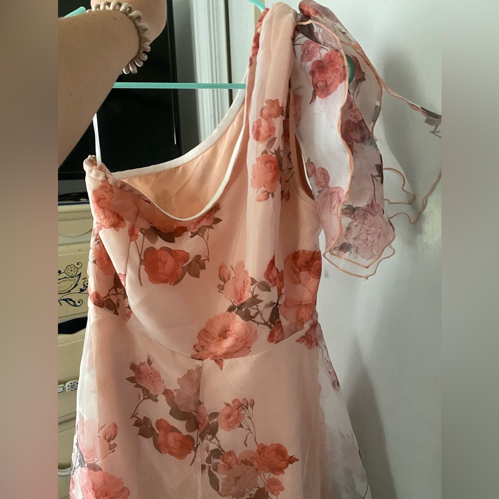Peach/Pink floral gown - Picture 6 of 8